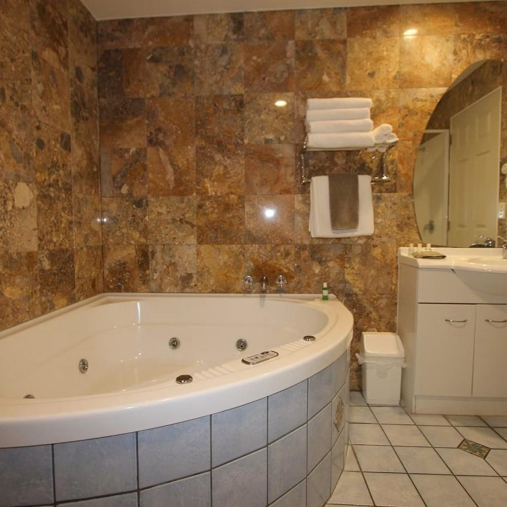 Deluxe 1-Bedroom Unit with Hot Tub