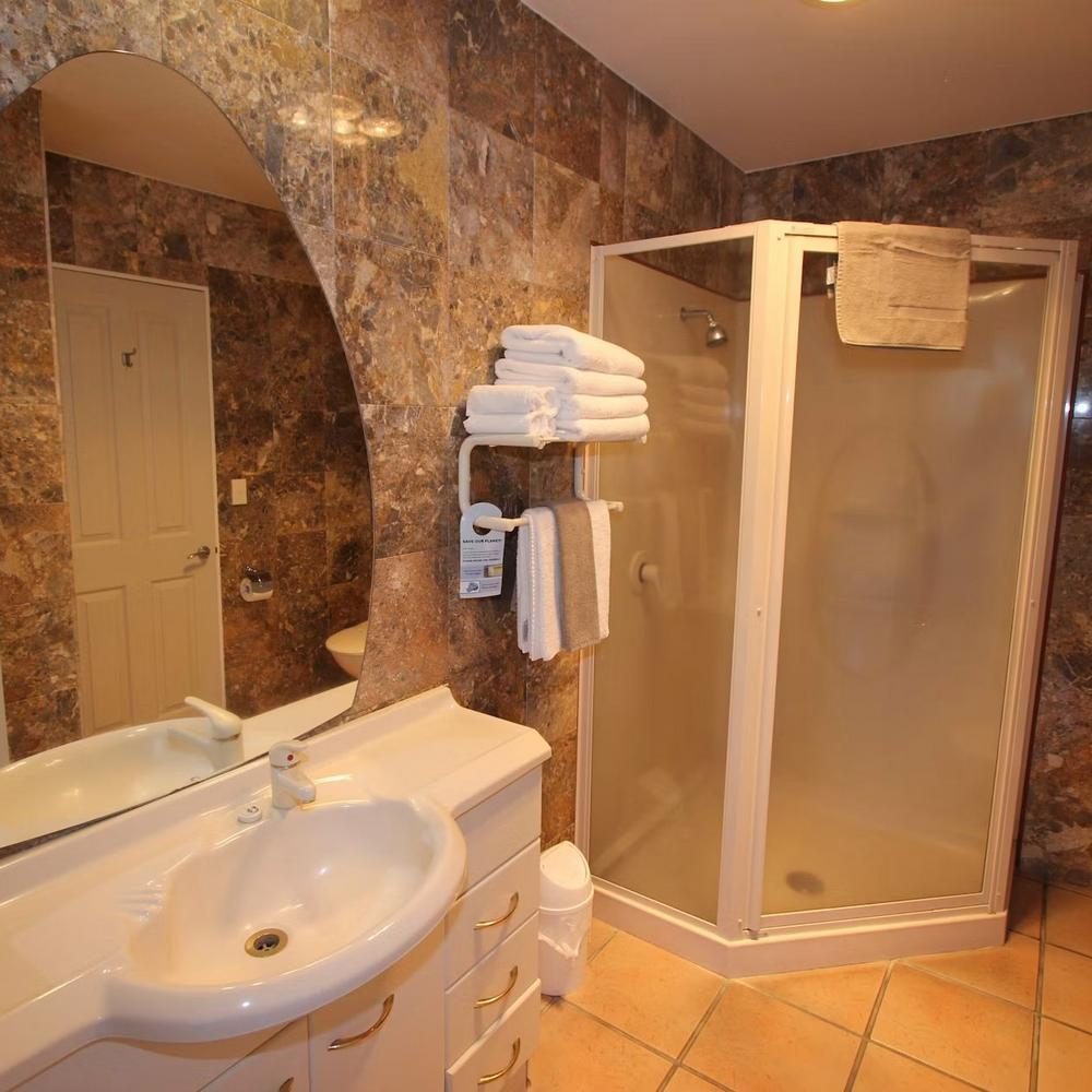 2-Bedroom Unit with Hot Tub
